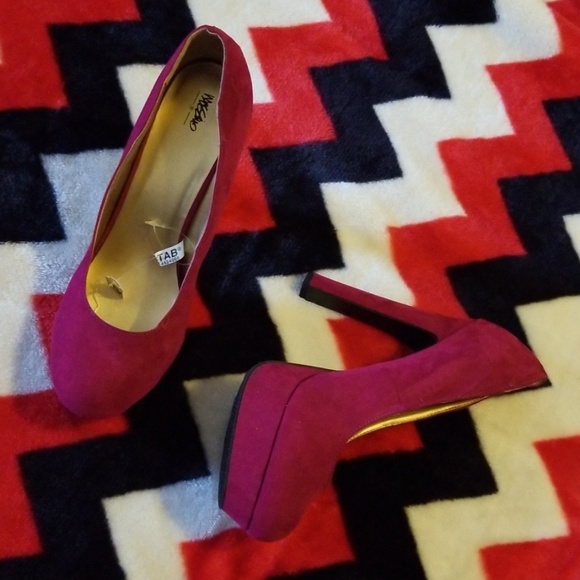 Heels - Picture 2 of 2